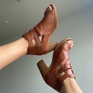 TIMBERLAND HEELED BOOTIES